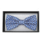 (Blau) Vorgebundene Herrenfliege aus 100% Seide mit Würfelmuster in Blau in Box