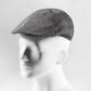 (Grau) Schiebermütze Herren Tweed Flat Cap – Seitenansicht auf Mannequin