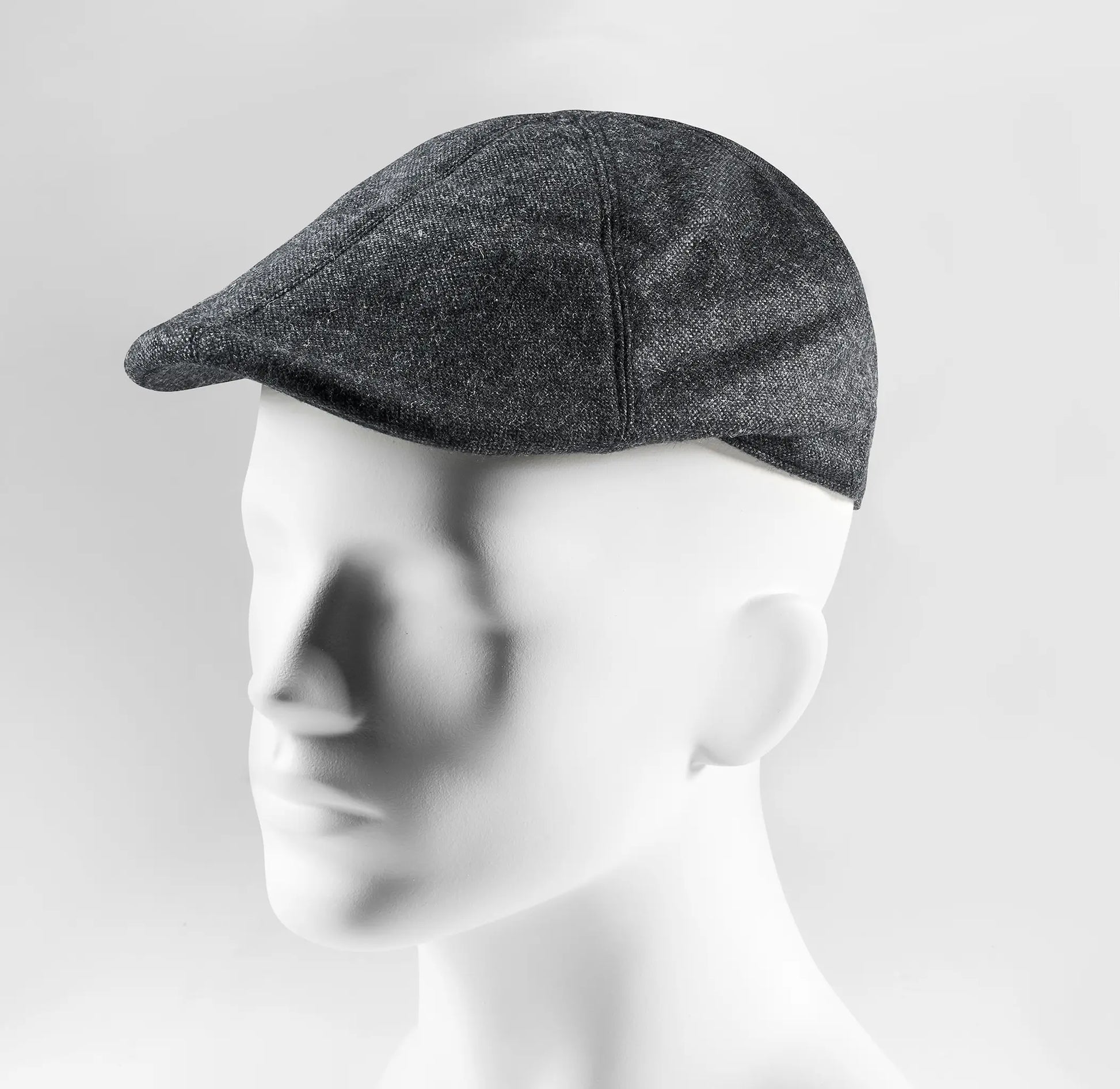(Anthrazit) Schiebermütze Herren Tweed Flat Cap – Seitenansicht auf Mannequin