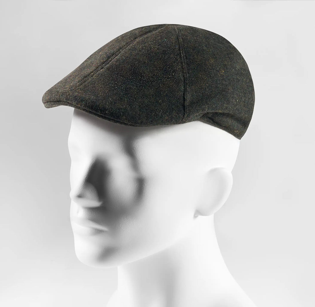 (Dunkelgrün) Schiebermütze Herren Tweed Flat Cap – Seitenansicht auf Mannequin