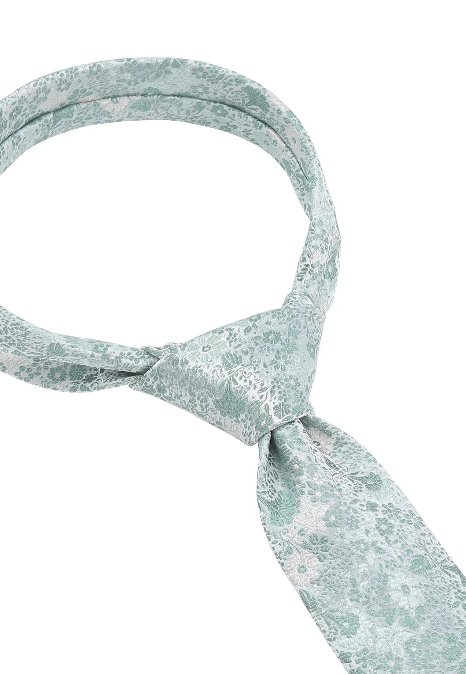 (Mint) Hochzeitskrawatte Floral – Detailansicht gebundener Knoten