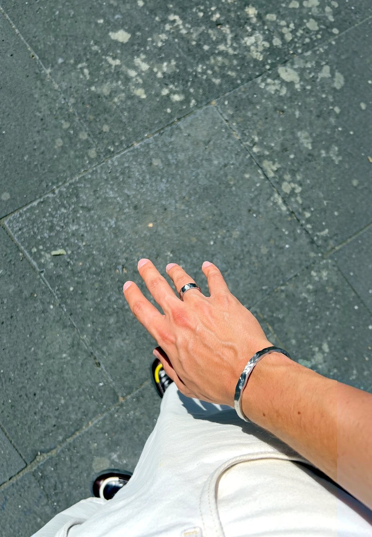 (Silber) Armband aus Edelstahl – Adria am Handgelenk getragen