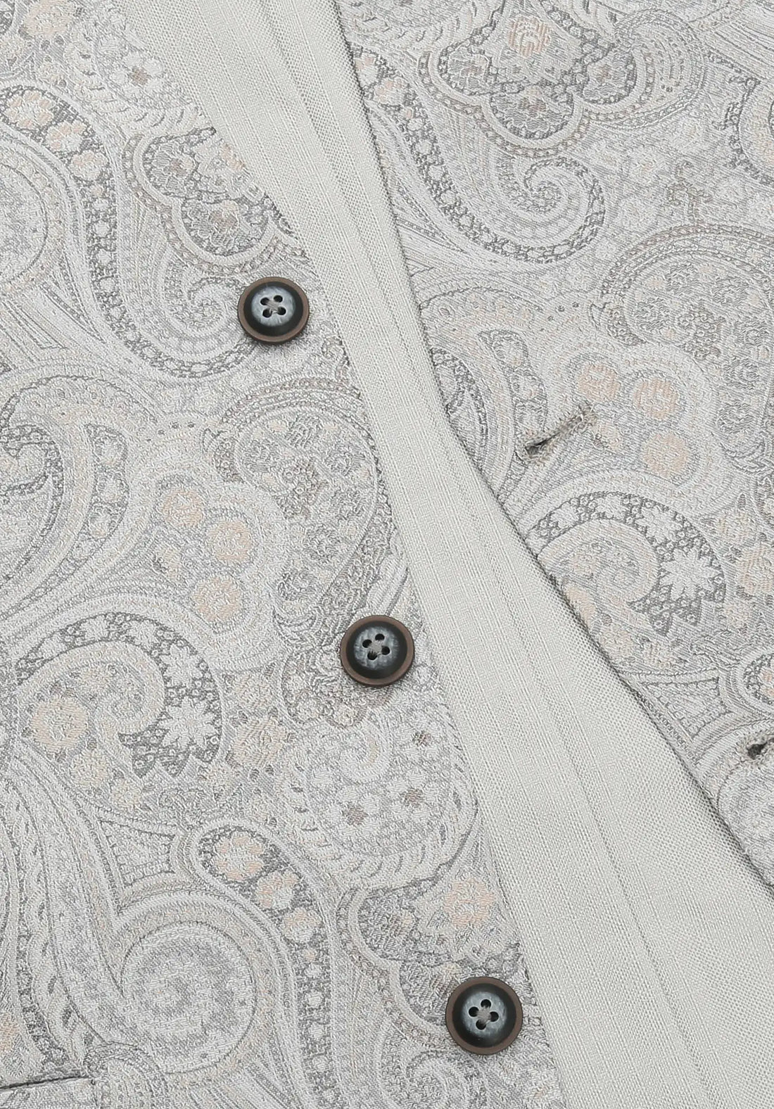 (Silber) Hochzeitsweste Herren Paisley – Detailansicht Knöpfe und Paisley-Muster